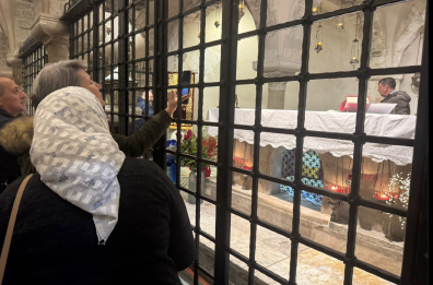 In auto da Praga per pregare sulla tomba di San Nicola: russi e ucraini invadono Bari per la loro festa In auto da Praga per pregare sulla tomba di San Nicola: russi e ucraini invadono Bari per la loro festa