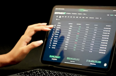 Vince mezzo milione online ma gli bloccano l'account: il caso di un imprenditore salentino contro il colosso del gaming