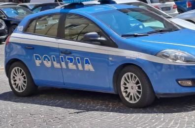 Immobilizzano e rapinano un anziano in casa: tre arresti a Taranto Immobilizzano e rapinano un anziano in casa: tre arresti a Taranto