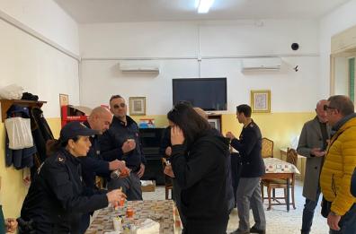 Mesagne, il pranzo solidale a Casa di Zaccheo: ai fuochi poliziotti e uno dei fondatori dei Boomdabash