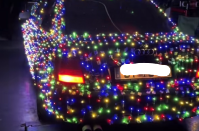 Sfreccia con l'auto addobbata di luci natalizie sulla Ss16 e non si ferma all'alt: 20enne in fuga arrestato 