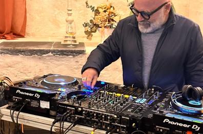 L'altro Natale di Bari: dj-set in periferia e aperitivo ecologico sulla spiaggia di Pane & Pomodoro