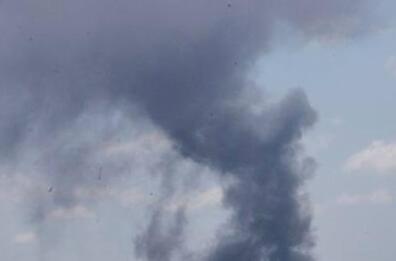 Taranto, ancora un rogo di rifiuti: fiamme in zona Porta Napoli, colonna di fumo visibile dalla citt&agrave;