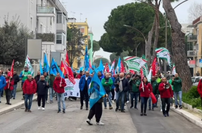 Nuovo lavoro per i dipendenti della Sir: i 50 lavoratori per tre mesi nelle imprese dell&rsquo;indotto Enel