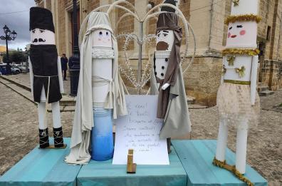 Taurisano, rubato il Gesù bambino dal presepe in piazza Castello. Il parroco: «C'è tanto bisogno di lui» Taurisano, rubato il Gesù bambino dal presepe in piazza Castello. Il parroco: «C'è tanto bisogno di lui»