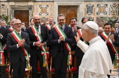 Papa Leone incontra i sindaci in udienza: &laquo;Nelle citt&agrave; troppe solitudini&raquo;. Tra i primi cittadini anche Vito LecceseI