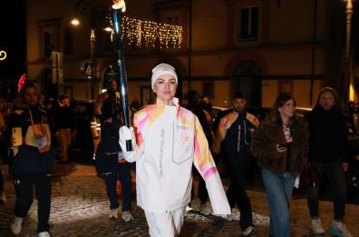Arisa tedofora d&rsquo;eccezione a Potenza per la fiaccola di Milano Cortina 2026