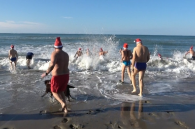 Concerti e tuffi gelati per dire addio al 2025: da Roy Paci allo &laquo;sparo&raquo; dei grandi Pupi, tutto quello che c'&egrave; da fare in Salento