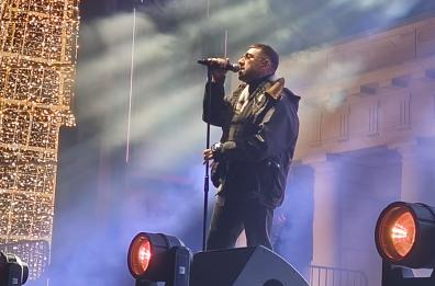 Foggia, Coez accende Piazza Cavour. Fan da tutta la provincia Foggia, Coez accende Piazza Cavour. Fan da tutta la provincia