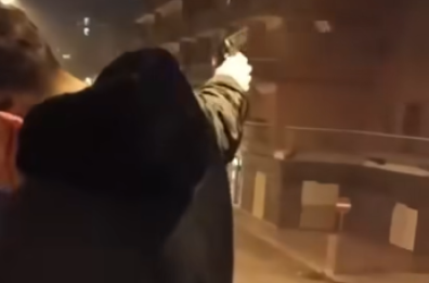 Taranto, spara con la pistola durante i botti di Capodanno e il video diventa virale: identificato il 14enne