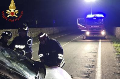 Otranto, auto finisce fuori strada sulla provinciale: chef 59enne muore rientrando dal lavoro