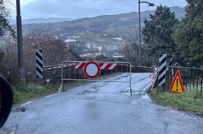 Cadono conci dalla volta in pietra: a Potenza chiuso il ponte di via Grippo