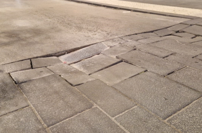 Bari, attenti alle basole in via Sparano: non solo estetica, anche sicurezza. L'appello di residenti e commercianti