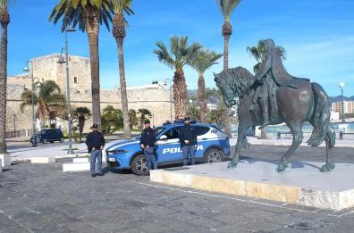 Manfredonia, poliziotti salvano una donna avvolta dalle fiamme: stava alimentando il camino in casa