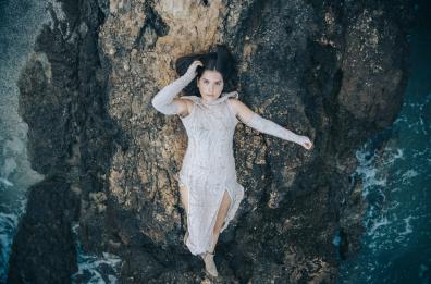 Linda Selvaggio debutta con &laquo;Aria&raquo;: un primo singolo tra indie rock, cantautorato e liberazione emotiva