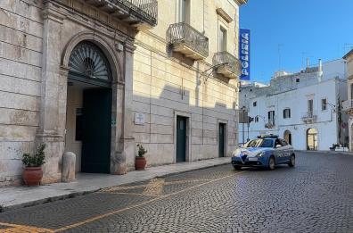 Ostuni, vanno ad arrestarlo perch&eacute; ha evaso i domiciliari e in casa trovano anche la droga: in carcere 30enne