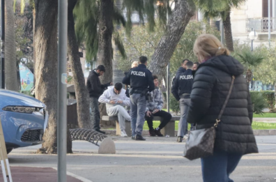 Bari, a piazza Umberto spaccio e bivacchi. I residenti: &laquo;Non ci sentiamo sicuri&raquo;
