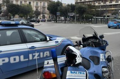 Foggia, rapina a mano armata in una gioielleria del centro: la polizia recupera la refurtiva, 3 in fuga