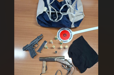 Torremaggiore, sequestrato nelle campagne un borsone: conteneva fucile a canne mozze, armi e munizioni 