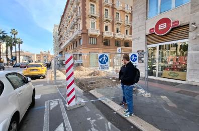 Bari, su corso Vittorio Emanuele lavori per la rete elettrica: stop ai parcheggi, disagio in centro