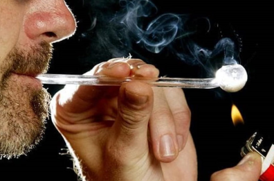 Professionisti, dirigenti, medici &laquo;nascosti&raquo; nei salotti del crack: &laquo;Il consumo avviene spesso in casa, per scelta&raquo;