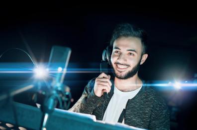 Alex Polidori, la voce italiana di Timoth&eacute;e Chalamet: da Nemo a Spider-Man fino al nuovo film &laquo;Marty Supreme&raquo;