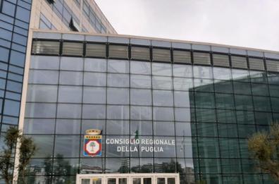 Regione, Decaro mette in riga anche i dirigenti: &laquo;Ai convegni devono andare gli assessori, voi lavorate in ufficio&raquo;