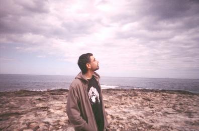 &laquo;Hentai&raquo;, fuori il nuovo singolo di Autune: un viaggio tra realt&agrave; distorte, introspezione e melodie autunnali