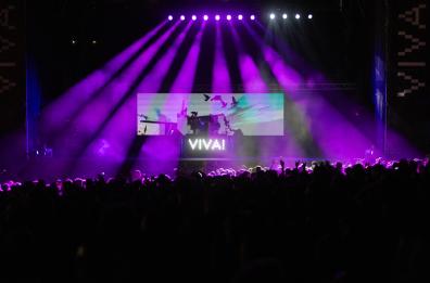 Il VIVA! Festival compie 10 anni: già disponibili i pass per tre giorni di musica, comunità e visioni nella Valle d’Itria Il VIVA! Festival compie 10 anni: già disponibili i pass per tre giorni di musica, comunità e visioni nella Valle d’Itria