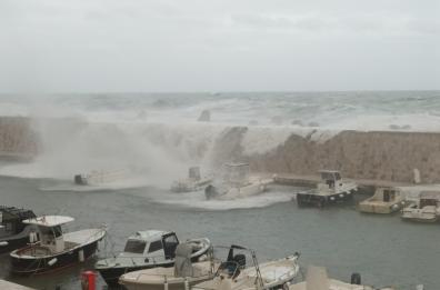Maltempo, ormeggi rotti e tettoie saltate: travolta la costa rocciosa tra S. Maria di Leuca e Otranto FOTO Maltempo, ormeggi rotti e tettoie saltate: travolta la costa rocciosa tra S. Maria di Leuca e Otranto FOTO