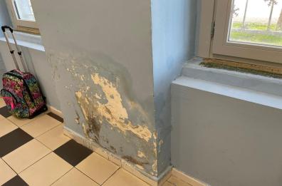 Casamassima, polemica sulla sicurezza delle scuole. Il Pd locale denuncia il degrado. Il sindaco: «Speculazione» Casamassima, polemica sulla sicurezza delle scuole. Il Pd locale denuncia il degrado. Il sindaco: «Speculazione»