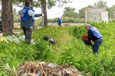 Grottaglie, volontari in azione alla foc’ra di San Ciro: raccolti oltre 250 kg di rifiuti Grottaglie, volontari in azione alla foc’ra di San Ciro: raccolti oltre 250 kg di rifiuti