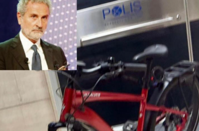 Bari, hanno rubato la superbici dell’avvocato Laforgia: «L’avevo legata con il lucchetto a un palo» Bari, hanno rubato la superbici dell’avvocato Laforgia: «L’avevo legata con il lucchetto a un palo»
