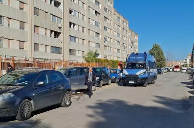 Bari, blitz per liberare le case popolari occupate dai clan: quattro sgomberi tra Ceglie e San Pio FOTO-VIDEO