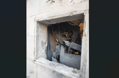 Giovinazzo, la tecnica della marmotta colpisce ancora: esplode bancomat e danneggia anche auto FOTO