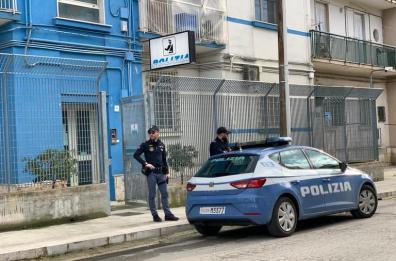 Colpo da 10mila euro a Canosa di Puglia: in 4 entrano in una gioielleria e fuggono con il bottino Colpo da 10mila euro a Canosa di Puglia: in 4 entrano in una gioielleria e fuggono con il bottino