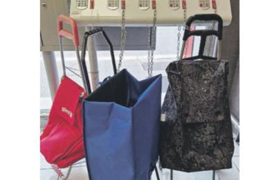 Scatta l'allarme tra le signore di Bari: &laquo;I carrellini della spesa...vanno a ruba&raquo;