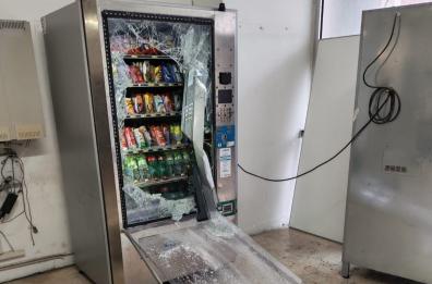 Lecce, vandali all'istituto Fermi:  aule, laboratori e vetri danneggiati. Sospese le lezioni