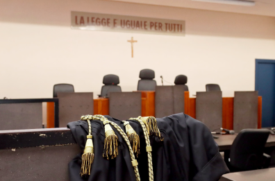 Fotomontaggi hot su whatsapp per denigrare una disabile di Taranto: in cinque a giudizio per stalking