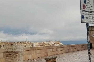 Matera, il vento forte danneggia una scultura installata nel centro storico della Citt&agrave; dei Sassi