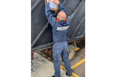 Autocarro trasportava rifiuti speciali senza autorizzazioni: sequestro della Guardia Costiera ad Otranto