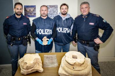 Matera, tenta di rubare la scultura di Piazza Duomo: arrestato, a casa sua trovati altri reperti archeologici