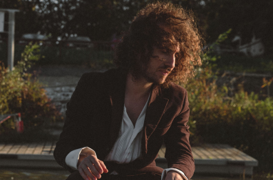 &laquo;Son cose che succedono&raquo;: il ritorno di Cost&igrave; oltre gli Street Clerks abbraccia malinconia e leggerezza