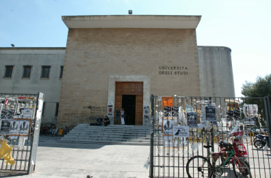 Laureati, Lecce vola e supera Bari: prima in Puglia con il titolo del 40% di residenti tra i 25 e i 49 anni Laureati, Lecce vola e supera Bari: prima in Puglia con il titolo del 40% di residenti tra i 25 e i 49 anni