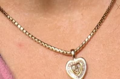 Bari, la denuncia social: &laquo;Io aggredita all'Umbertino, mi hanno strappato via la collana dei nonni&raquo;