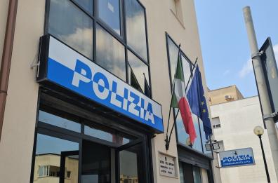 Martina Franca, tentano furto in una tabaccheria ma scoperti fuggono senza bottino Martina Franca, tentano furto in una tabaccheria ma scoperti fuggono senza bottino