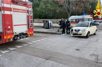 Scontro tra due auto nel quartiere Bozzano a Brindisi: due feriti