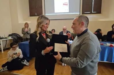 Barletta, una panchina rossa per Elisa Claps. Il fratello: &laquo;C'&egrave; ancora tanto da fare contro stalking e femminicidio&raquo;