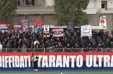 Il Taranto frena ancora ed esplode la contestazione dei tifosi Il Taranto frena ancora ed esplode la contestazione dei tifosi