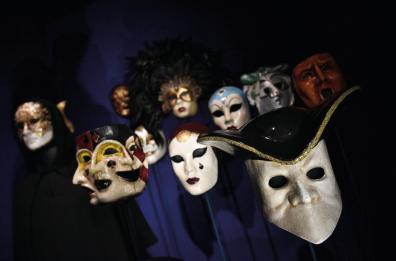 La maschera delle oligarchie nell&rsquo;ultimo film profetico di Kubrick